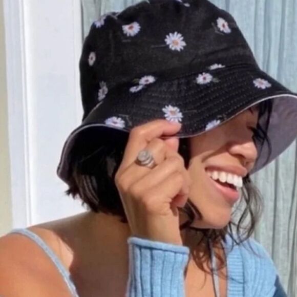 Alice + Olivia X Stacey Bendet NEW Black Reversible Sunflower Bucket Hat - Picture 6 of 12